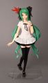 Vocaloid: Miku Hatsune -Project DIVA- F Honey Whip DX RAH Action Figure (Real Action Heroes)