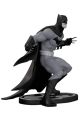 Batman: Black & White Batman Statue by Greg Capullo <font class=''item-notice''>[<b>Street Date</b>: 10/30/2013]</font>